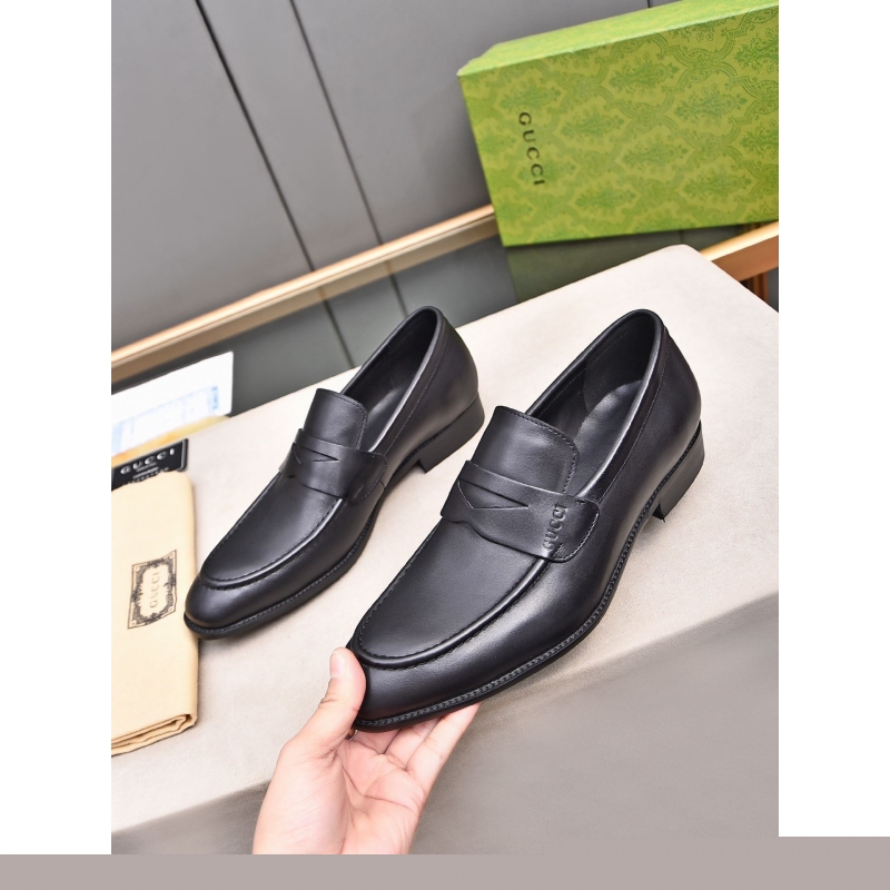 G*u*i leather shoes